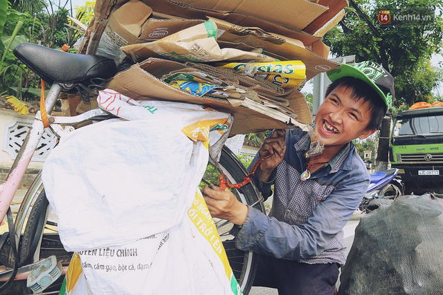 Chuyện của Thịnh: Cậu bé 16 tuổi ngày ngày nhặt rác trên đường phố Đà Nẵng vẫn luôn nở nụ cười - Ảnh 3.