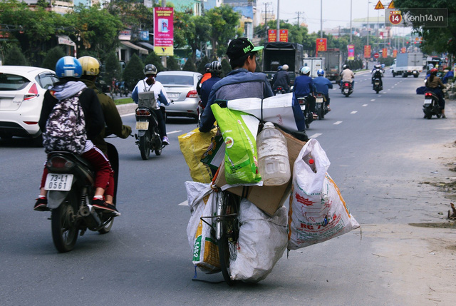 Chuyện của Thịnh: Cậu bé 16 tuổi ngày ngày nhặt rác trên đường phố Đà Nẵng vẫn luôn nở nụ cười - Ảnh 2.