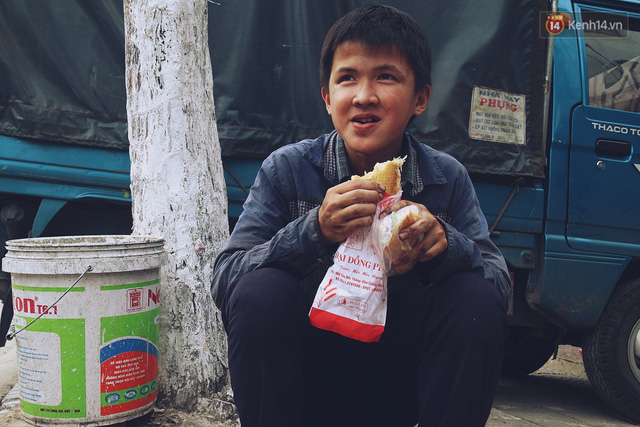 Chuyện của Thịnh: Cậu bé 16 tuổi ngày ngày nhặt rác trên đường phố Đà Nẵng vẫn luôn nở nụ cười - Ảnh 6.