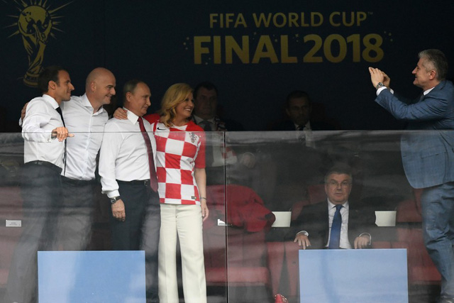 Tuyển Croatia giành ngôi Á quân World Cup nhưng bà Grabar-Kitarovic - nữ tổng thống của họ đã chiếm trọn trái tim hàng triệu người hâm mộ toàn cầu - Ảnh 2.