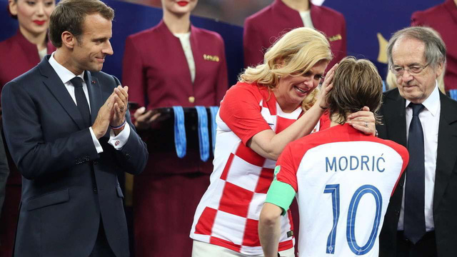Tuyển Croatia giành ngôi Á quân World Cup nhưng bà Grabar-Kitarovic - nữ tổng thống của họ đã chiếm trọn trái tim hàng triệu người hâm mộ toàn cầu - Ảnh 13.