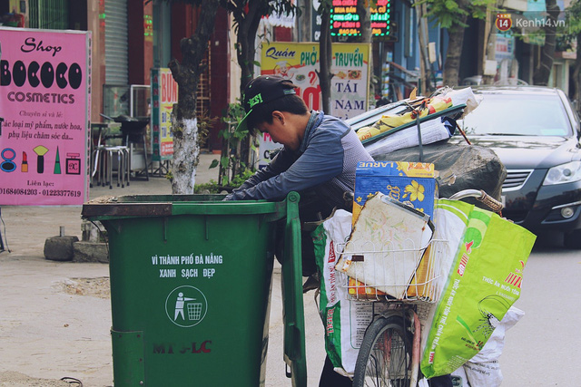 Chuyện của Thịnh: Cậu bé 16 tuổi ngày ngày nhặt rác trên đường phố Đà Nẵng vẫn luôn nở nụ cười - Ảnh 1.