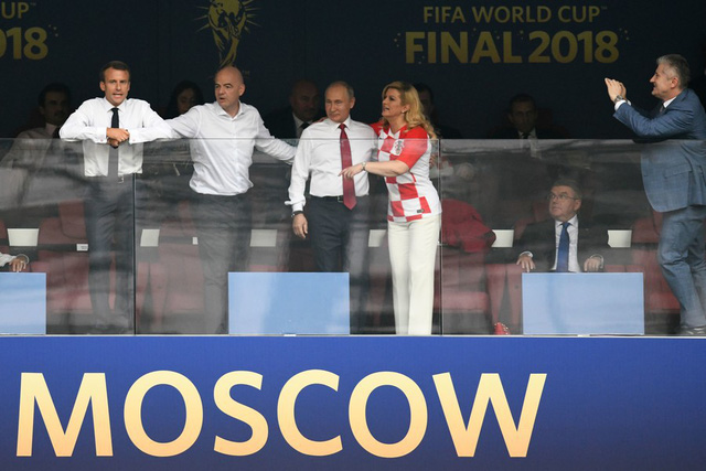 Tuyển Croatia giành ngôi Á quân World Cup nhưng bà Grabar-Kitarovic - nữ tổng thống của họ đã chiếm trọn trái tim hàng triệu người hâm mộ toàn cầu - Ảnh 1.