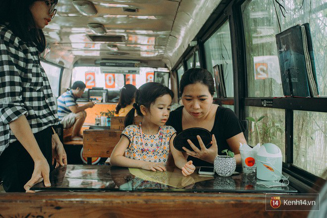 Phát hiện quán cà phê bus cực nhiều góc sống ảo ngay tại Hà Nội cho những ai còn băn khoăn cuối tuần không biết đi đâu - Ảnh 10.